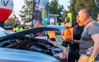 Nuovo Dacia Duster alla Fluo Run nel parco di Monza